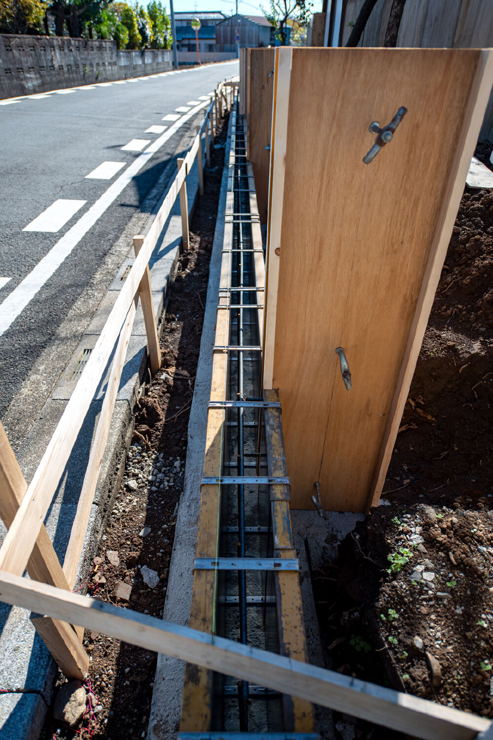 比企郡鳩山町　木の塀　コンクリート基礎立ち上がり型枠