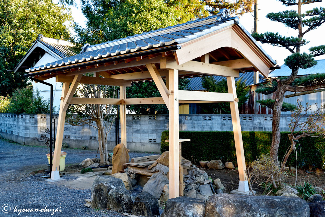 鳩山町　井戸小屋